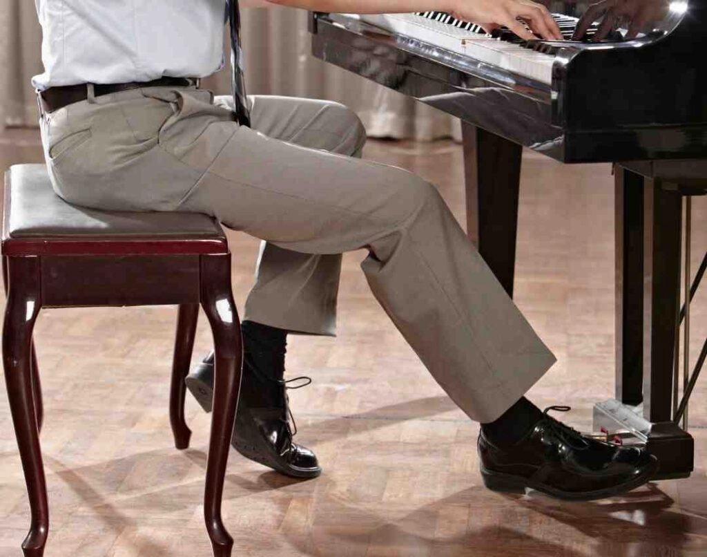 piano posture - knees at proper distance