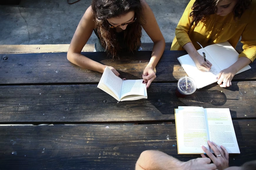 kids reading together