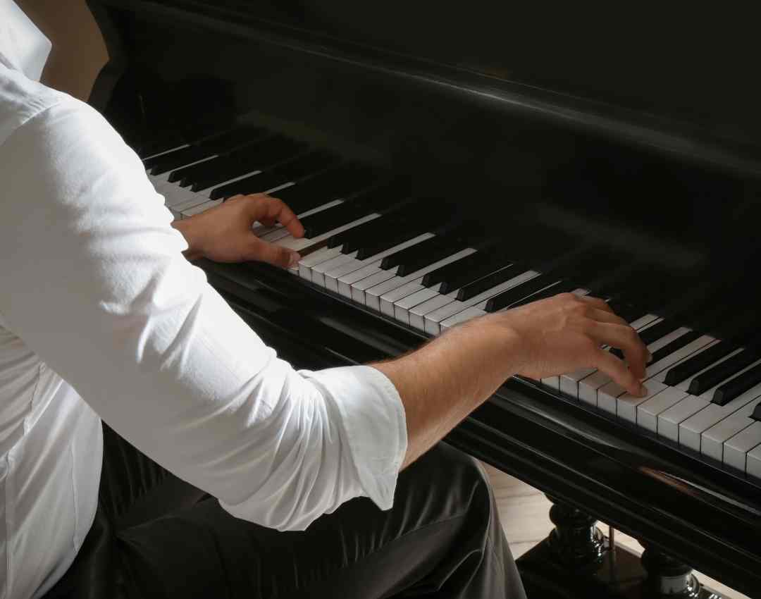 proper piano posture - elbow at keyboard level