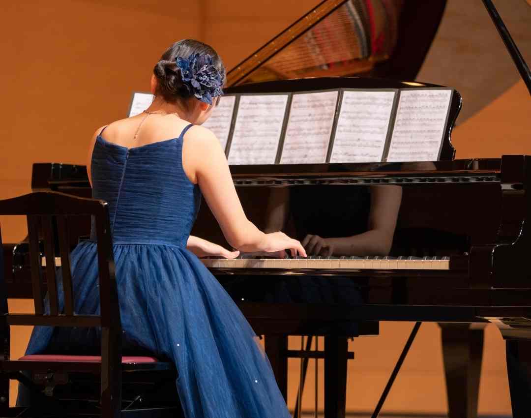 9 Tips to Maintain Proper Piano Posture - EnthuZiastic